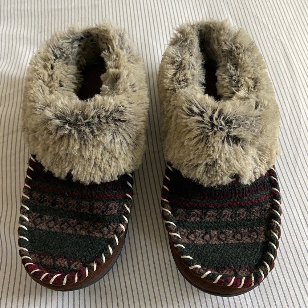 EUC Dearfoams suede with knit tops and faux fur trim. Small 5-6